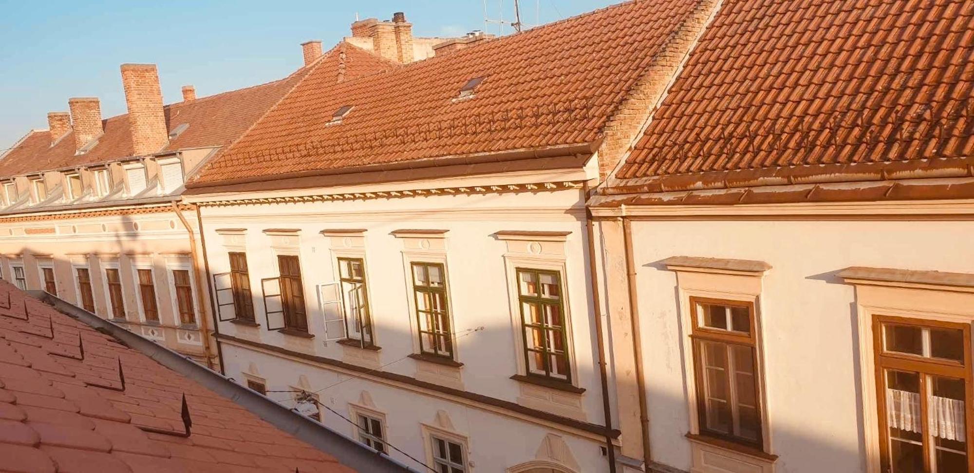 Central Pecs Bea&Tom Экстерьер фото